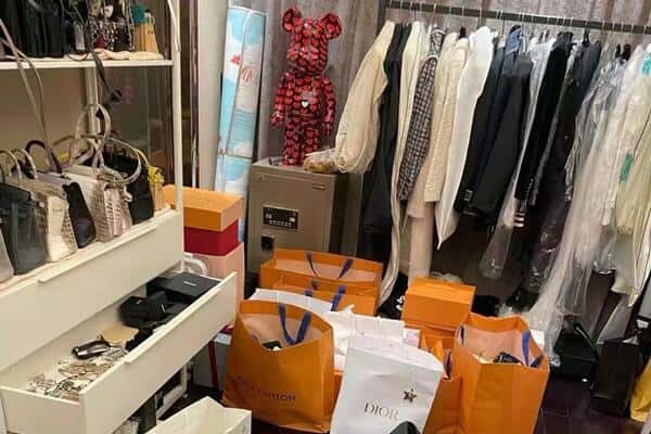 巴音郭楞回收一线品牌衣服.jpg